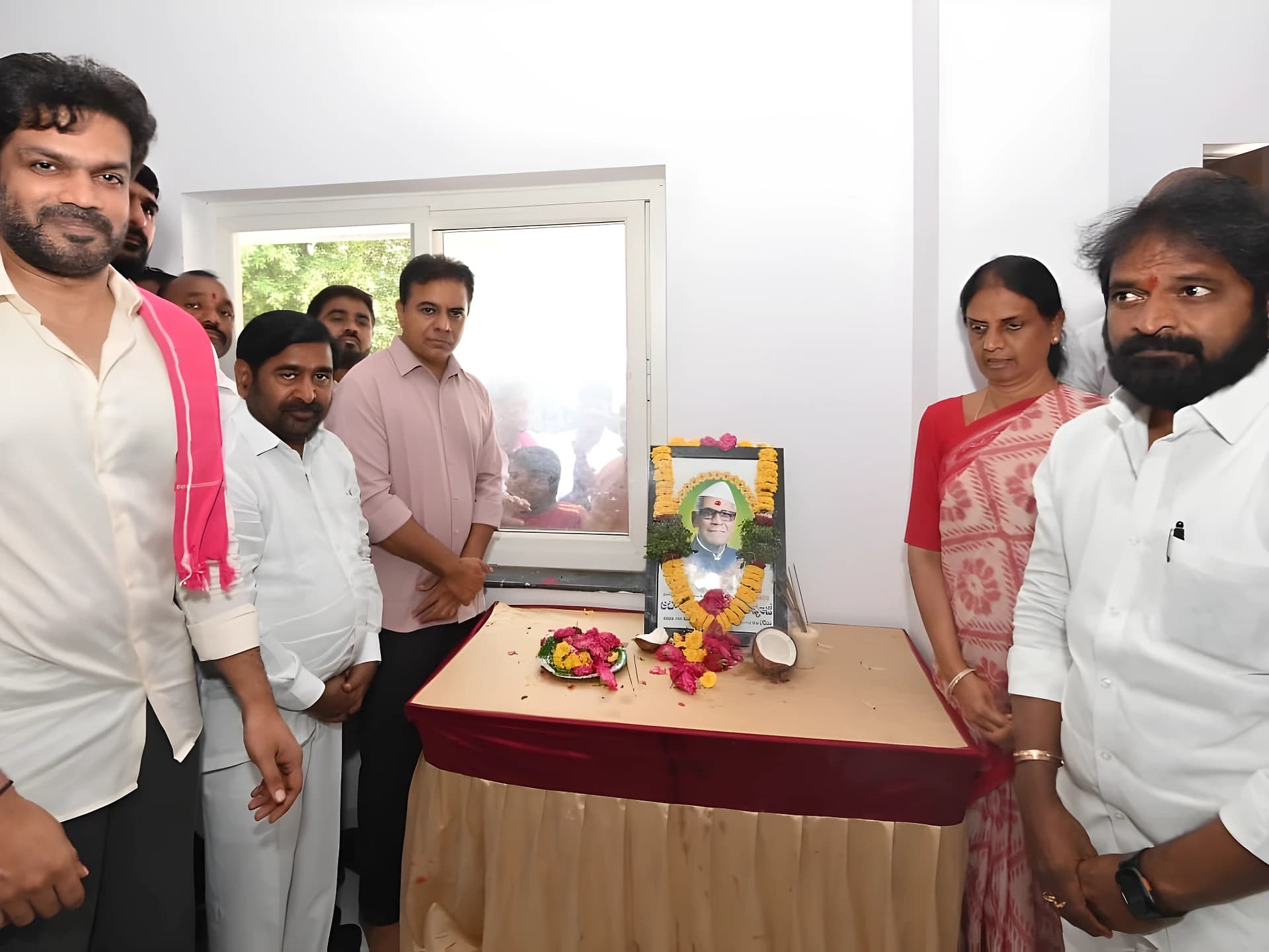 కొండా లక్ష్మణ్ బాపూజీ సేవలు చిరస్మరణీయం: KTR